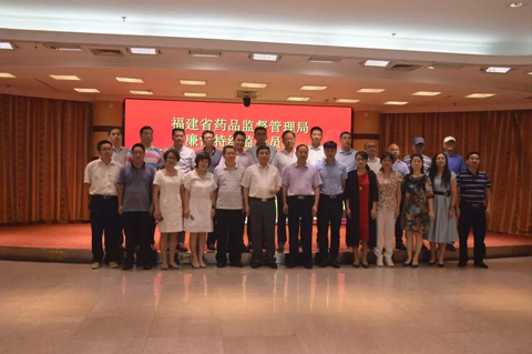 我会两名工作人员被省药品监管局聘为廉情特约监督员(图2) 我会两名工作人员被省药品监管局聘为廉情特约监督员(图2)